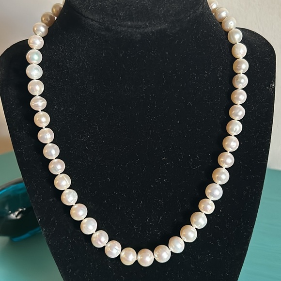 Classically Elegant Cultured Freshwater White Luster Pearl 18” Strand Necklace - Picture 3 of 5